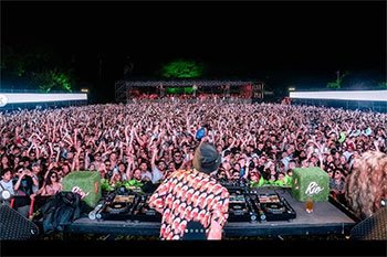 noche costanera Buenos Aires parrillas rio de la plata paseo nocturno comida